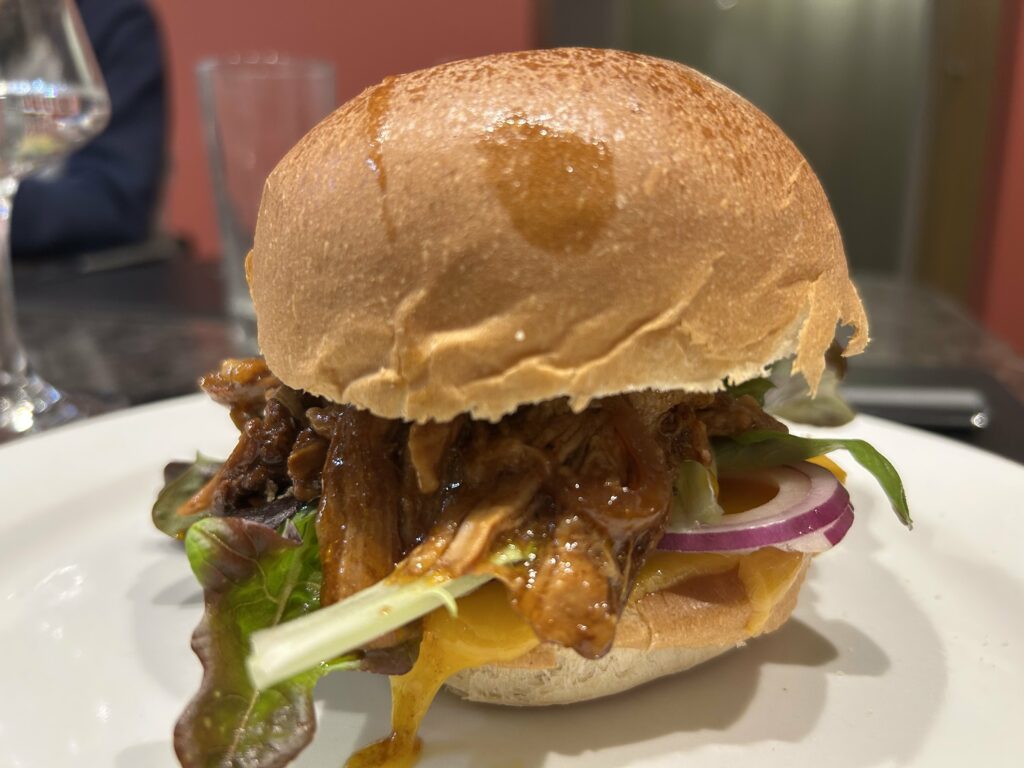 Burger de porc effiloché - Pulled pork burger / bun